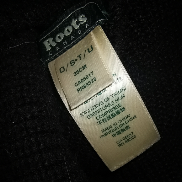 Roots Winter Hat/Beanie - Picture 2 of 2